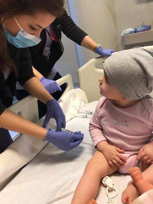 O fetiţă de doar 10 luni se luptă cu cancerul! A început a treia cură de chimioterapie, iar părinţii au nevoie de ajutor financiar