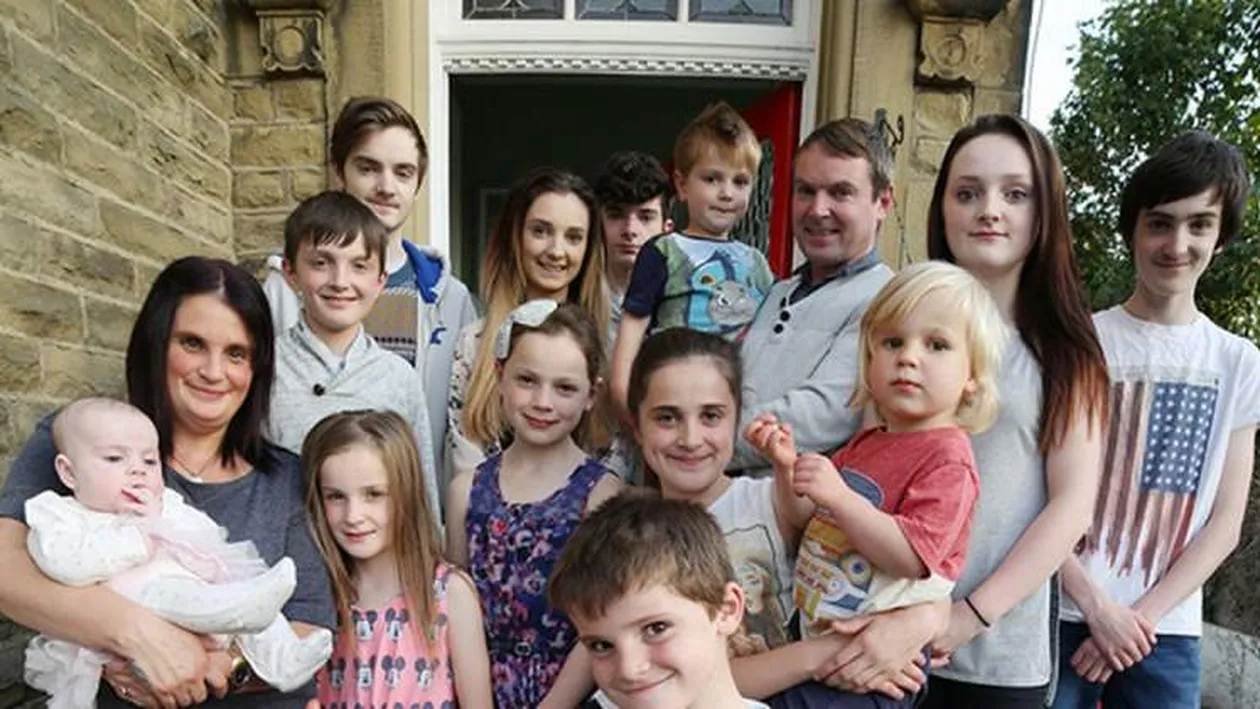 Mama cu cei mai mulți copii din Marea Britanie a făcut anunțul: este însărcinată, la 30 de ani de când a născut pentru prima dată
