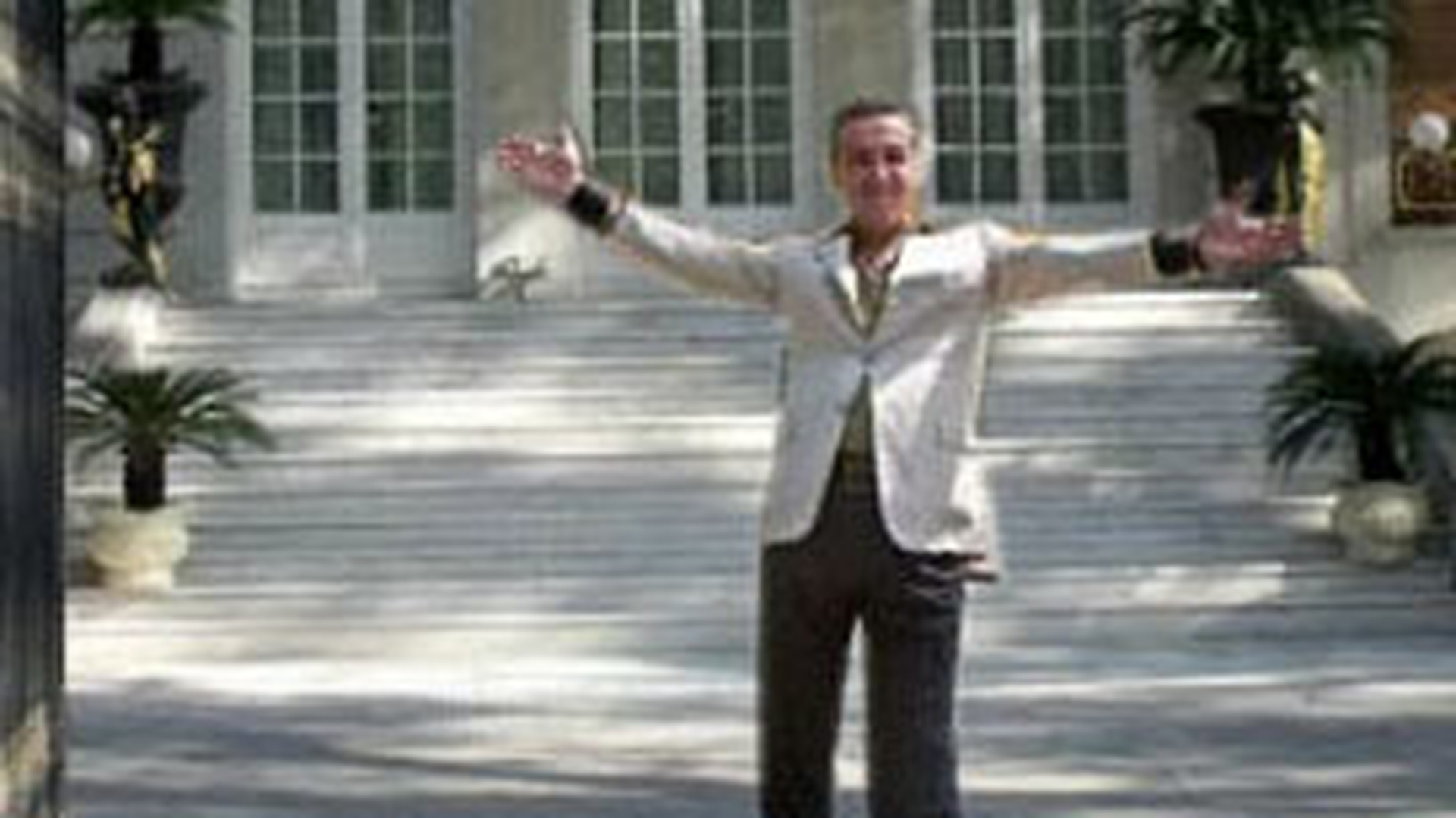 Ce a apărut la poarta lui GIGI BECALI, după mesajul în care a anunţat că este în concediu!