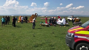 Două avioane de mici dimensiuni s-au ciocnit în zbor și s-au prăbușit, la Suceava! Care este starea piloților