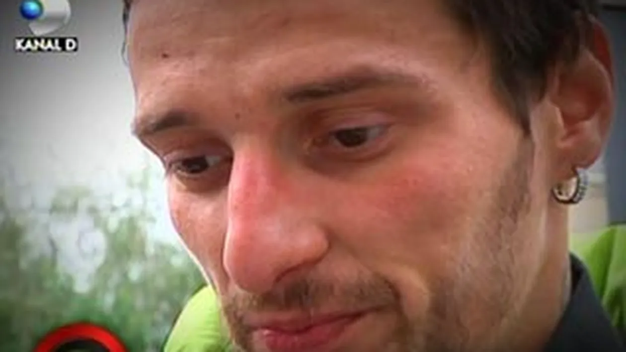 VIDEO Fratele unei cunoscute blonde e la un pas de moarte: este dependent de etnobotanice, are SIDA si doarme pe strazi! Vezi cine este sora indurerata care plange pentru el