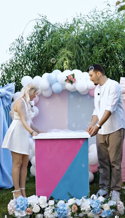 Fetiță sau băiețel? Anisia Gafton a făcut gender reveal