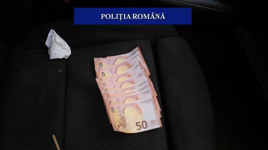 Acțiune în forță a polițiștilor! Trei bărbați, ridicați pentru că au pus în circulație bancnote false de 50 de euro