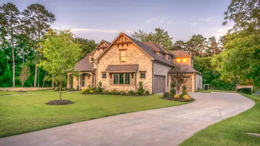 Locul din România unde o casă costă doar 10.000 de lei. Are 2 dormitoare, 1 living mare, electricitate, gaz și canalizare