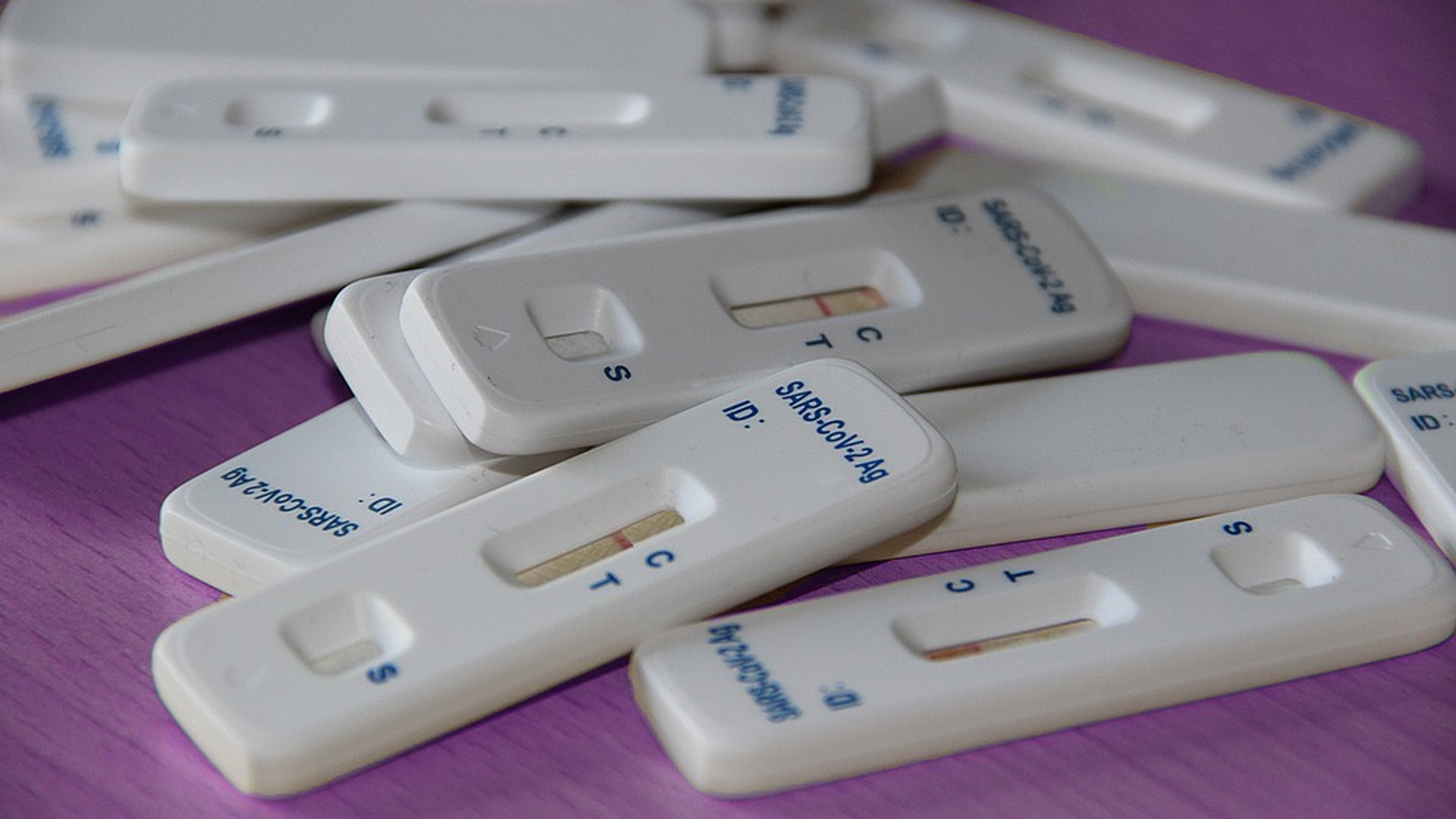 Creşte numărul persoanelor infectate cu Omicron. Câte cazuri s-au înregistrat în ultimele 24 de ore