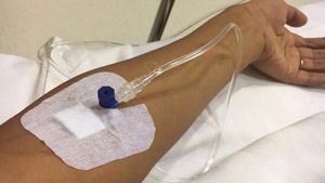 O vedetă de la noi, internată de urgenţă în spital! Anunţul privind starea ei de sănătate