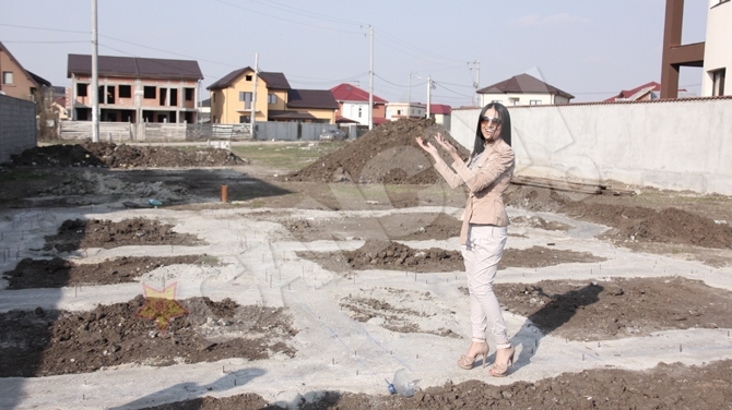 Cu Adelina in inspectie pe santier! A fost sa vada cum decurg lucrarile la viitoarea ei casa