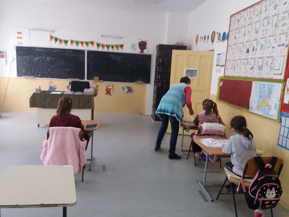Școala cu cinci elevi, de la Comănicea