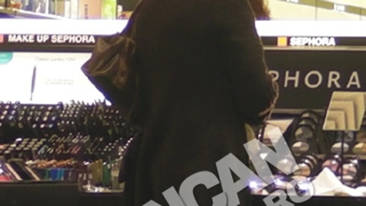 VIDEO Iuliana Marciuc e mofturoasa la cumparaturi! A colindat mall-ul o zi intreaga, dar a plecat cu mainile goale