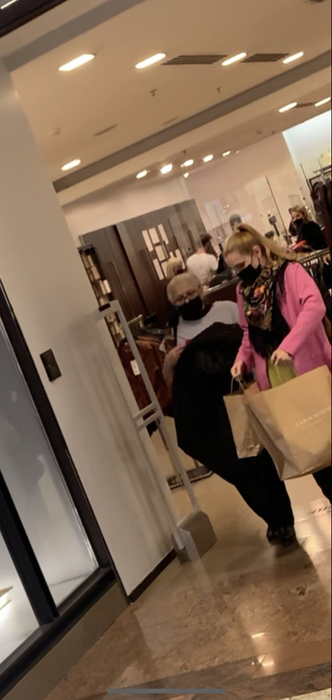 Alina Sorescu a făcut câteva cumpărături