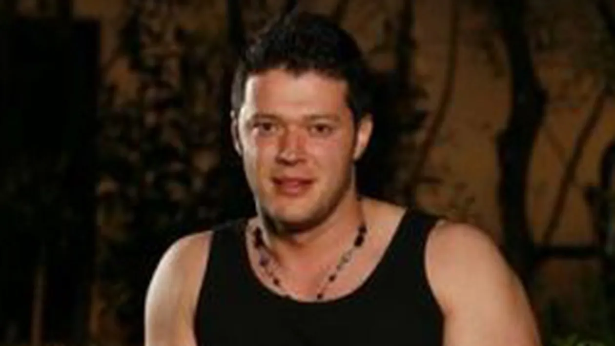 Victor Slav e superstitios! Vezi ce va purta in buzunar in noaptea dintre ani!