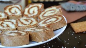 Desertul inedit pe care să-l faci mereu acasă: ruladă de biscuiți cu nucă de cocos