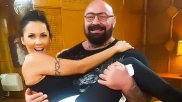 Oana Zăvoranu, rănită la repetiţiile pentru ”Uite cine dansează”! Are picioarele numai bandaje