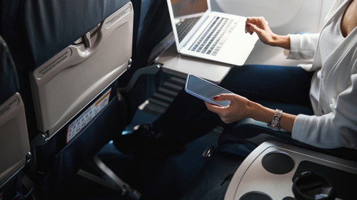 Internet gratuit în avioane. Compania care va oferi în curând această facilitate