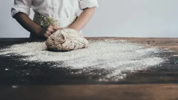 NU E BANC! Ce salariu are un brutar în Elveția. Cât câștigă lunar, de fapt