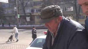 Un bărbat din Suceava și-a ucis tatăl într-un mod cumplit! I-a dat foc bătrânului de 86 de ani și s-a uitat la el cum se tăvălește în chinuri