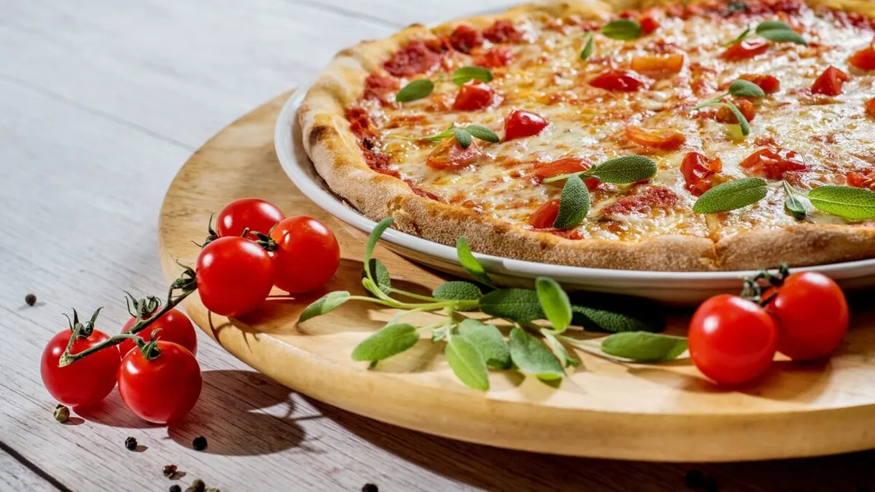 Ce ingrediente conține pizza congelată din Lidl sau Kaufand, de fapt. Românii nu se uită la etichetă!