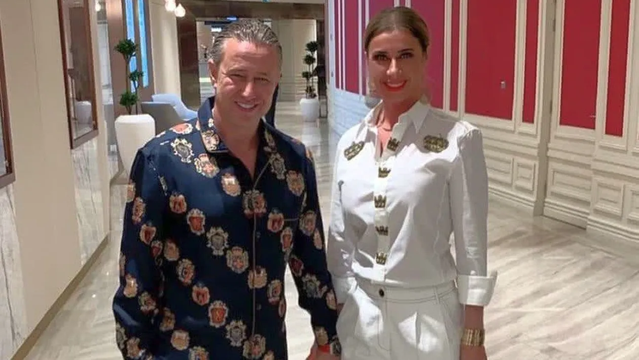 Cât costă costumul ”pijama” în care Reghe era îmbrăcat și a stârnit mii de comentarii