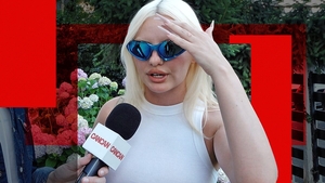 El îi face zilele amare Alexandrei Stan! Are 22 de ani, e model în Berlin, iar artista i-a compus, de curând, o melodie