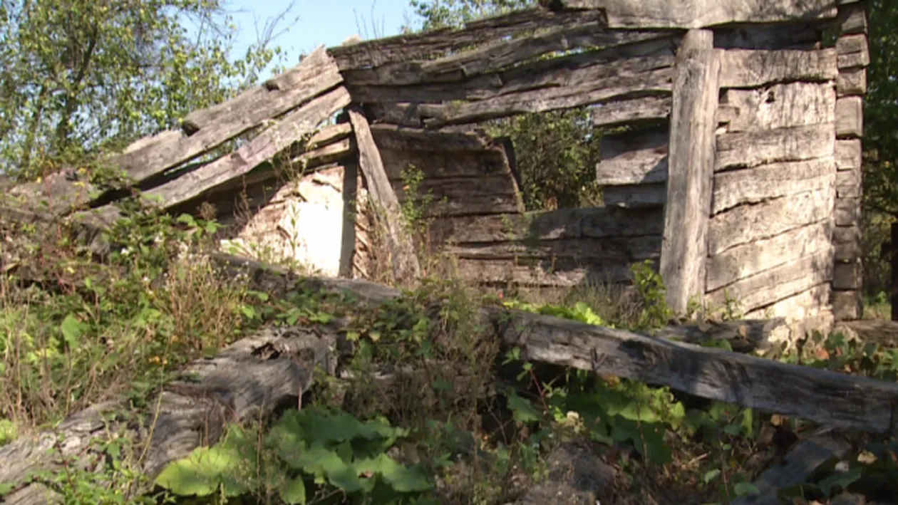 Tragedie în judeţul Suceava. Un om a murit, după ce s-a prăbuşit casa peste el