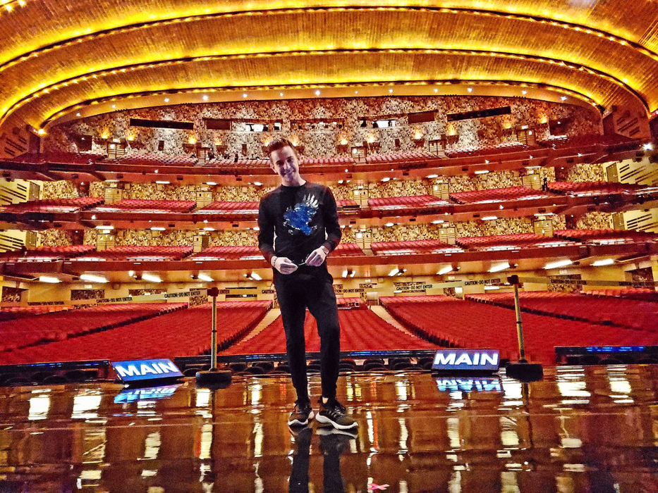 Ce mult s-a schimbat viața lui Narcis Ianău după participarea la Românii au Talent: “Am fost hărțuit doar pentru că eram diferit”. Artistul își dorea să devină preot