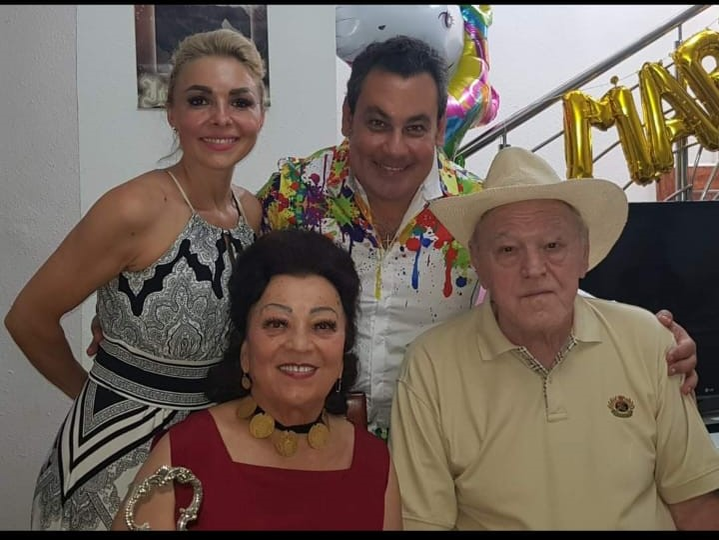 Maria Ciobanu, alături de soțul ei, Mircea Cîmpeanu, fiul său, Ionuț, și soția acestuia foto: Facebook