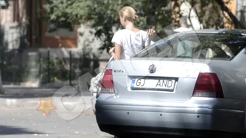A renuntat la BMW pentru un VW Bora. Somera Roxana Ionescu si-a luat masina mai ieftina!