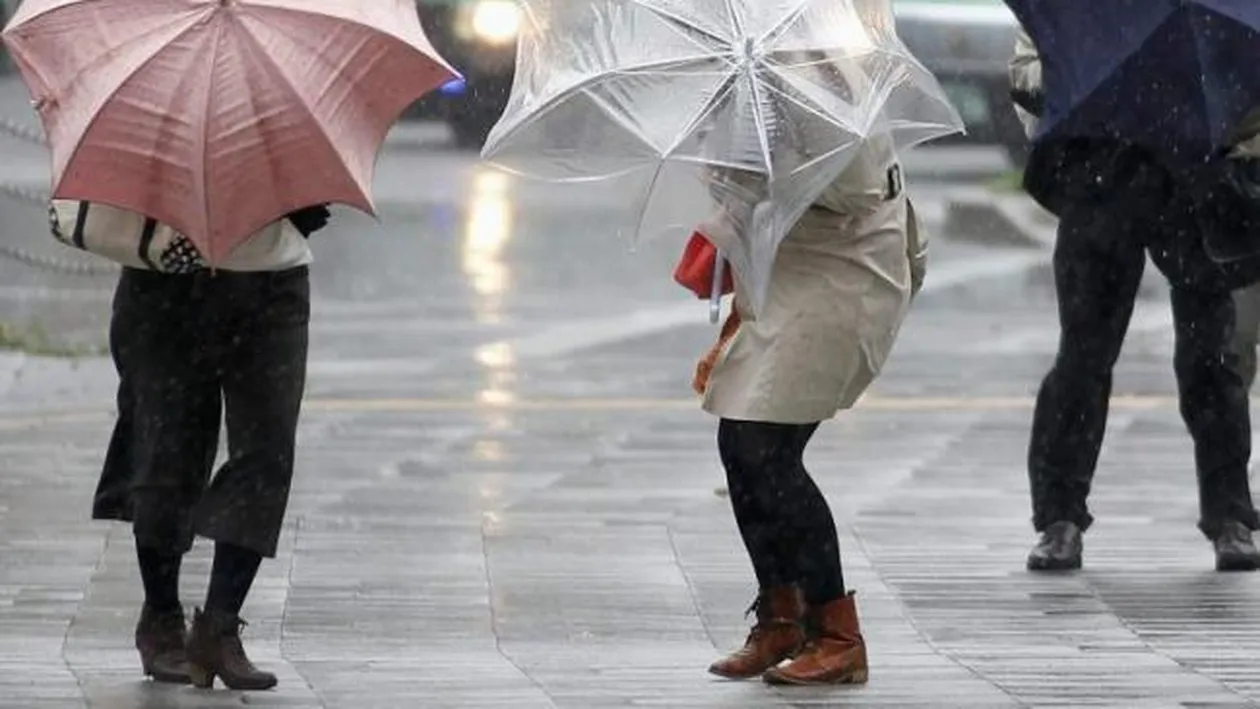 Vremea se răcește din nou! ANM a emis cod galben și cod portocaliu de ploi și vânt puternic
