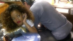 Rihanna si-a mai facut un tatuaj! Uite cum arata!