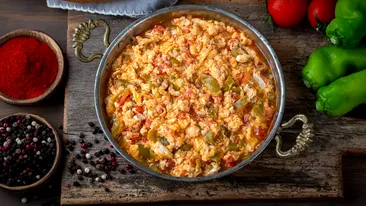 Cum se face celebra omletă turcească. Ingredientul care nu trebuie să lipsească