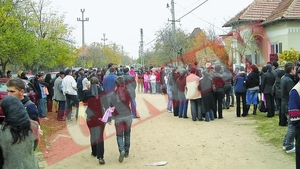Au jucat hora miresei la inmormantare