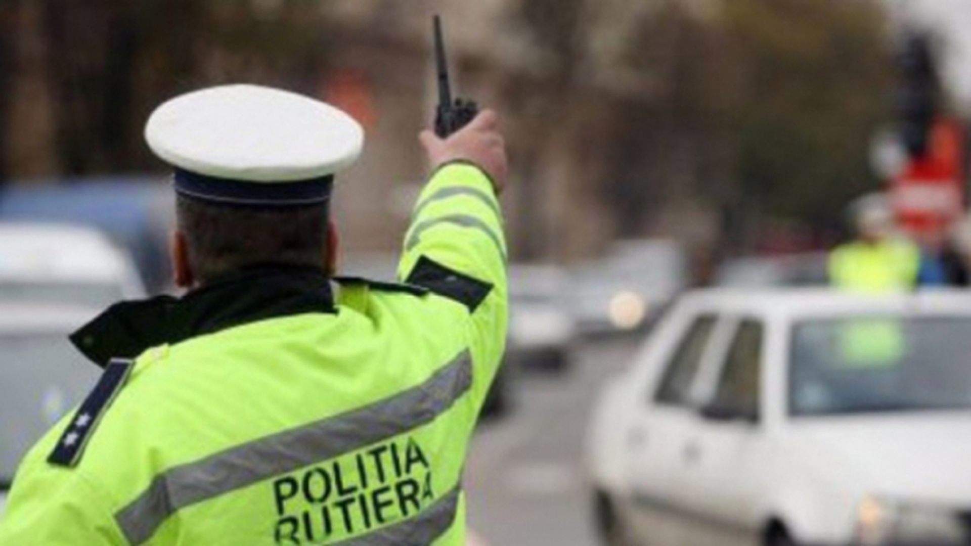 L-au prins la furat şi au tras 12 focuri către el! Un vâlcean a fost rănit de poliţişti şi s-a răsturnat cu maşina!