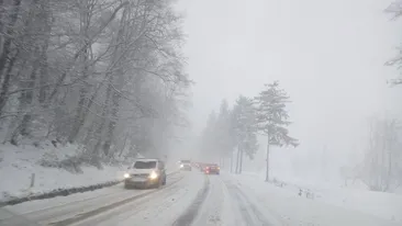 Grav accident în Vâlcea! O persoană a decedat, iar alta este în comă după impactul dintre un camion și o mașină, pe DN 67