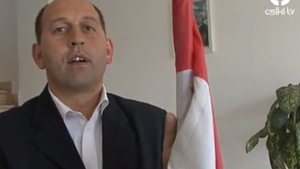 Sfidare la adresa romanilor. Un primar din Harghita refuza sa dea jos steagul Ungariei de pe cladirea Primariei!