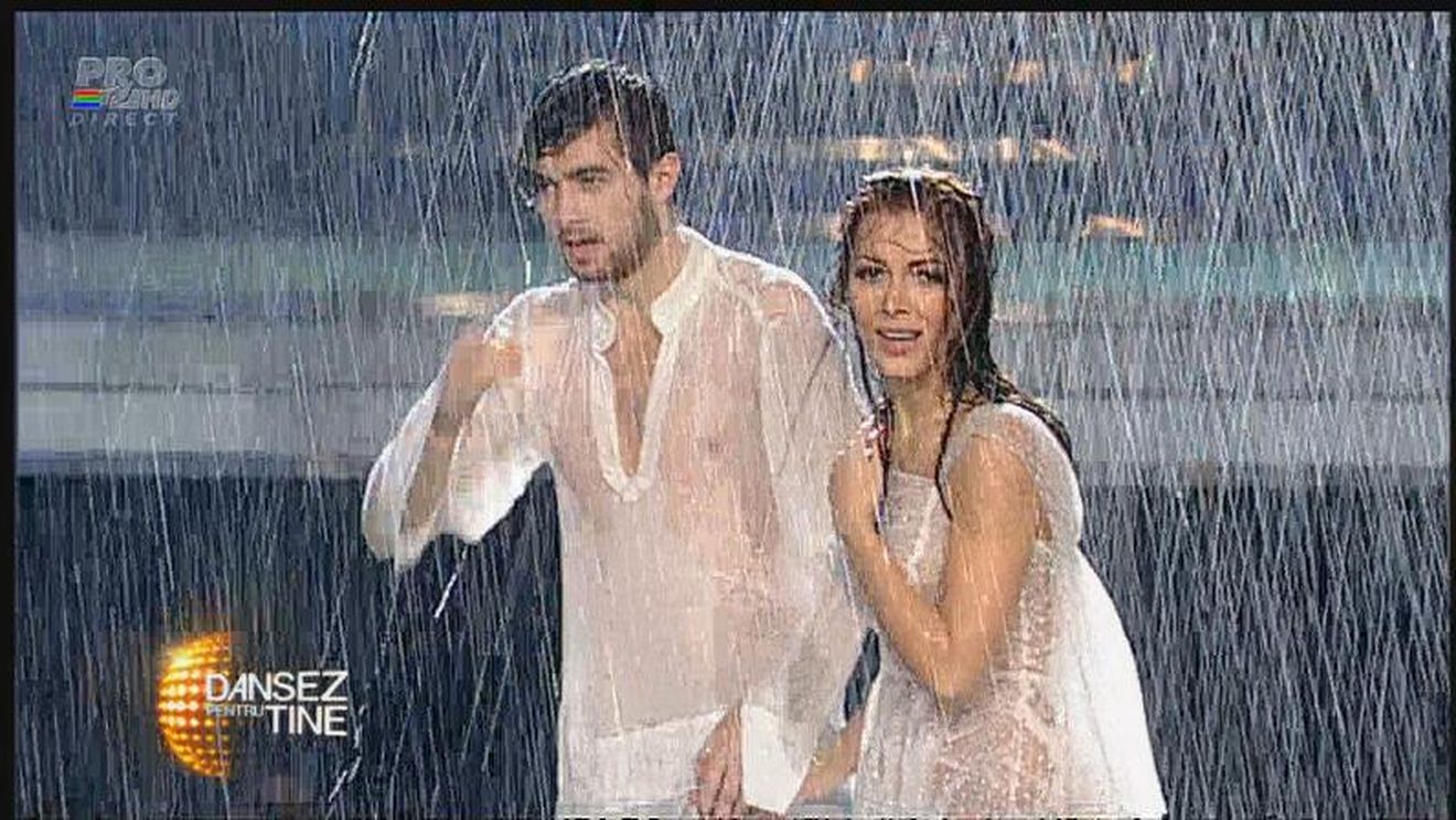 Dansul in ploaie i-a pus in evidentă trupul perfect! Ilinca Vandici, udă si epuizată la "Dansez"