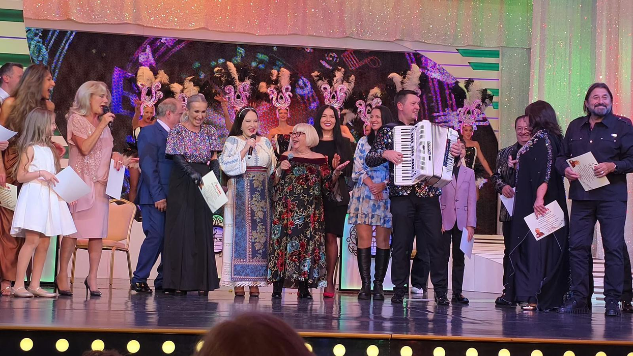 Artiști de renume au urcat pe scenă, alături de Mirabela Dauer, la Teatrul Constantin Tănase. sursă - social media