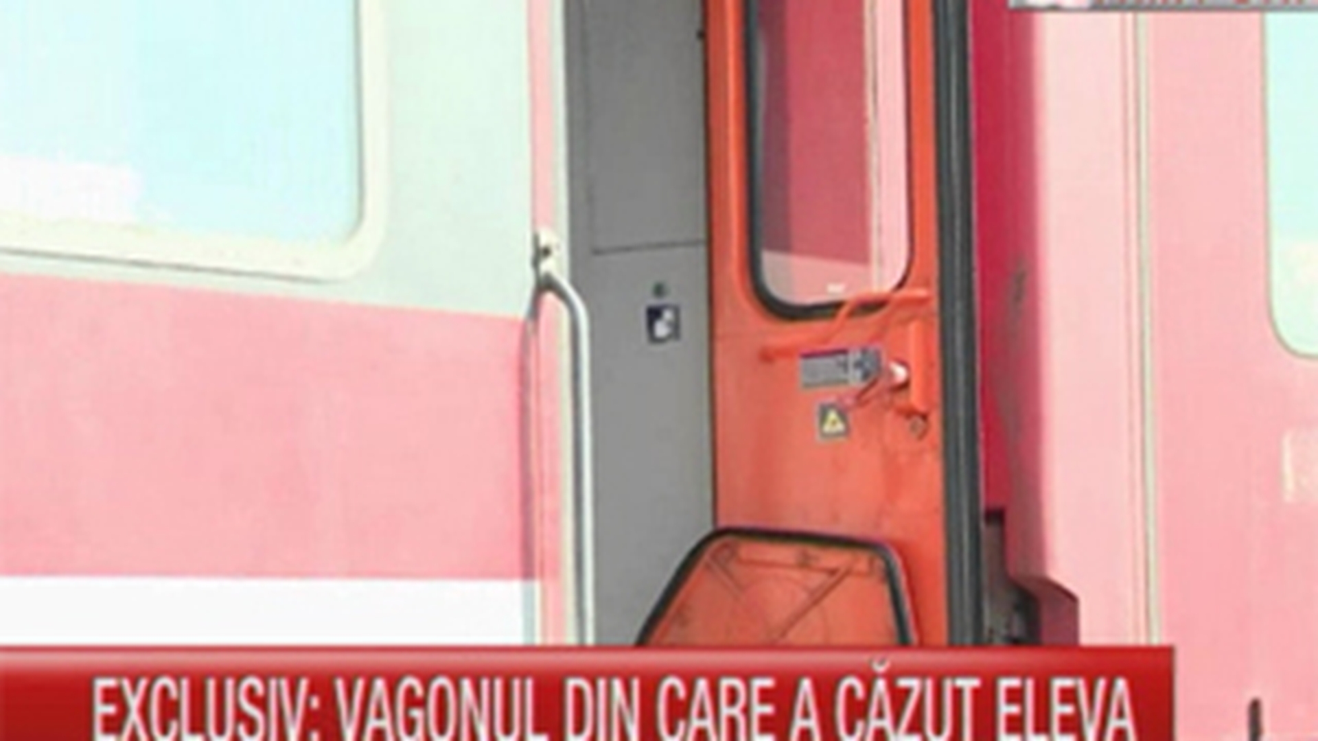 FOTO Din acest vagon a cazut Elisa Madalina, fata de 13 ani care a murit pe drumul de intoarcere din excursie