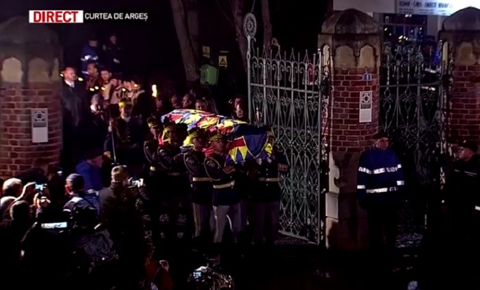 Ce s-a întâmplat azi la Palatul Elisabeta! Membrii Casei Regale, într-o ipostază rară la o săptămână după ce Regele Mihai a fost înmormântat