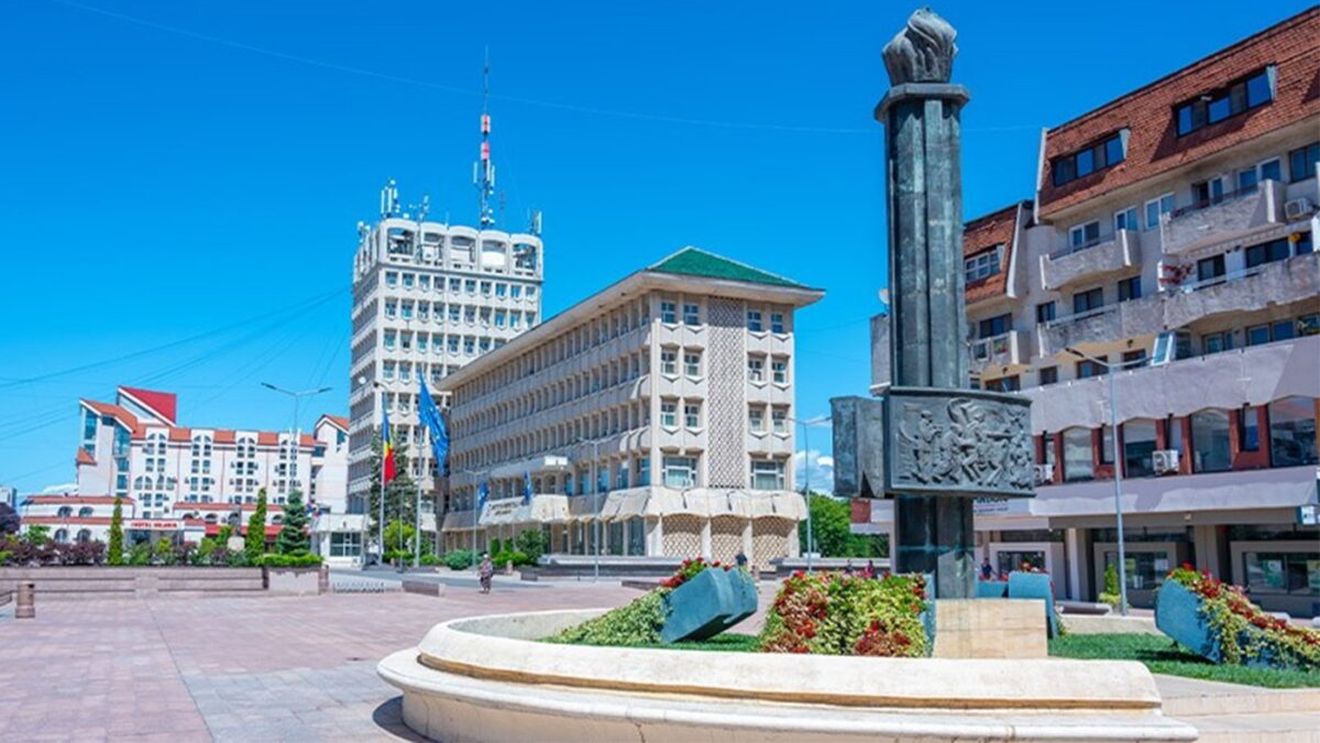 Municipiul-reședință de județ în care o garsonieră se vinde cu doar 10.000€ acum, în luna martie 2026
