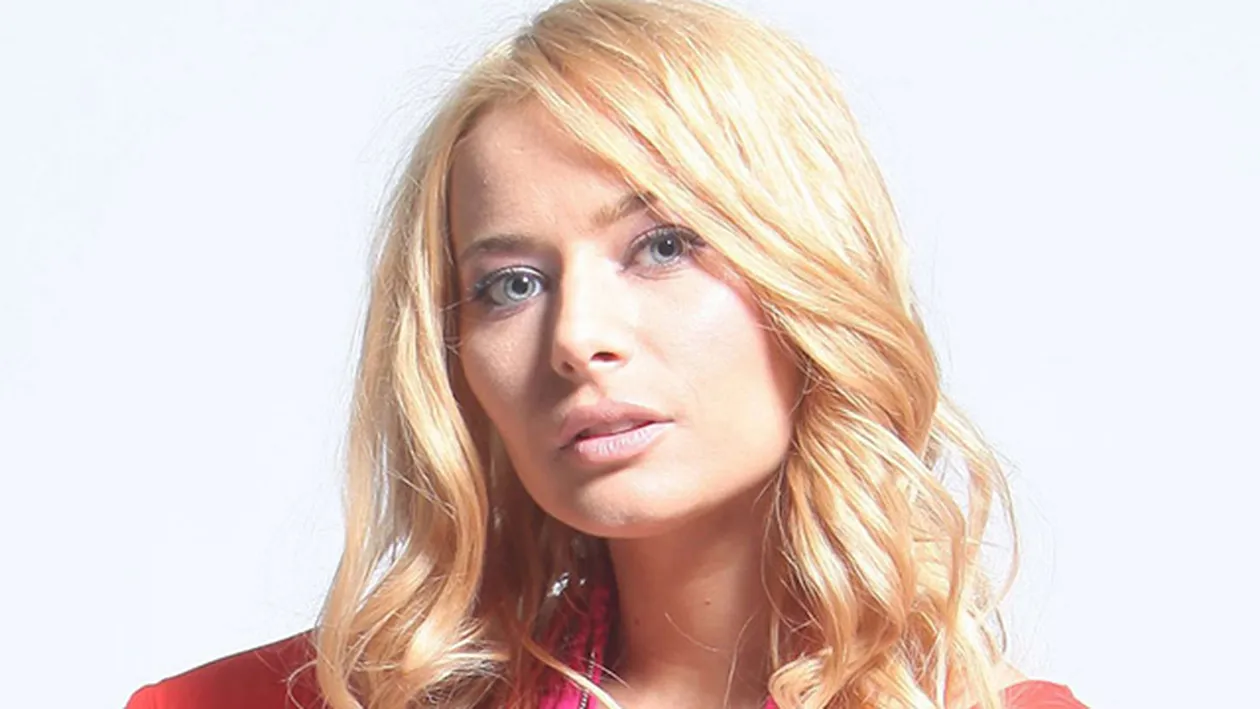 Cu ce barbat si-a baut cafeaua Laura Cosoi in aceasta dimineata! Semanati destul de mult! Astea sunt momente nepretuite