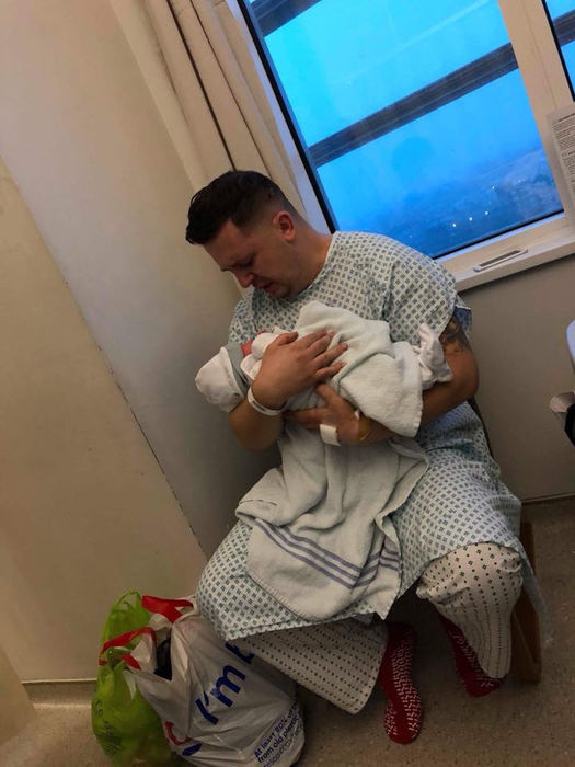 Scene de groază în Londra! Un român a fost înjunghiat în cap și lângă inimă de un grup imens de copii! A scăpat ca prin urechile acului. Atenție, imagini șocante!