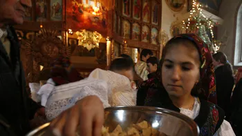 De ce luăm Sfintele Paști în noaptea de Înviere de la biserică. Ce simbolizează și cum diferă de anafură