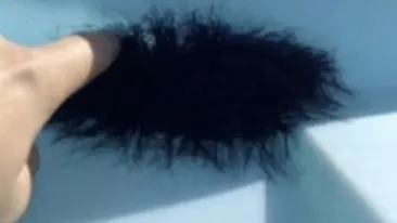 SOCANT! Ce a gasit un tanar in acest smoc de par! Dupa ce a pus mana pe el, a luat-o la goana, ingrozit