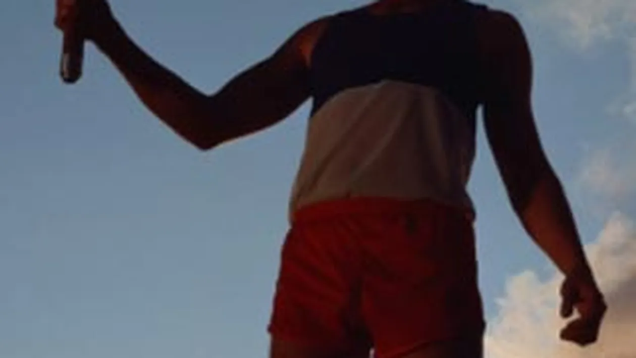 Torta olimpica si-a inceput pe teritoriul Marii Britanii! Aproximativ 8.000 de alergatori o vor purta pe o distanta de 12.875 de kilometri