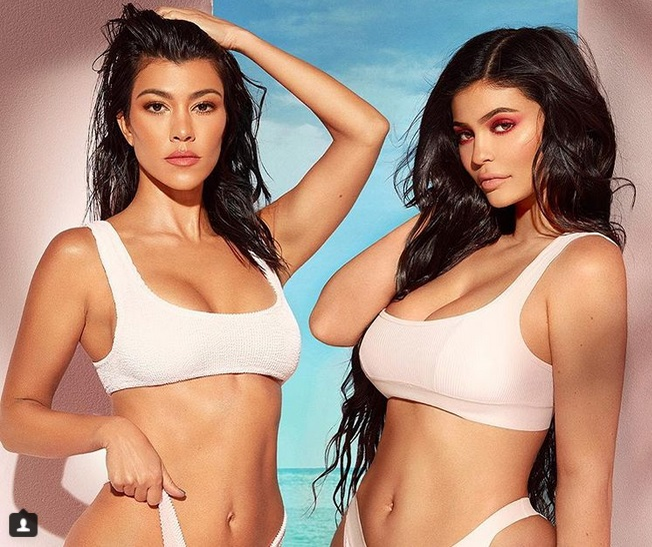 Kourtney Kardashian a pozat nud la 39 de ani. Avem imaginile fierbinți