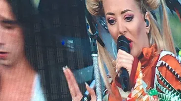 Adevărul despre poza în care DELIA apare alături de RIHANNA! Cântăreaţa a răbufnit