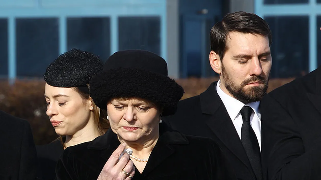 Imagini tulburătoare. ”Lady Diana” a României, în lacrimi pe Aeroport