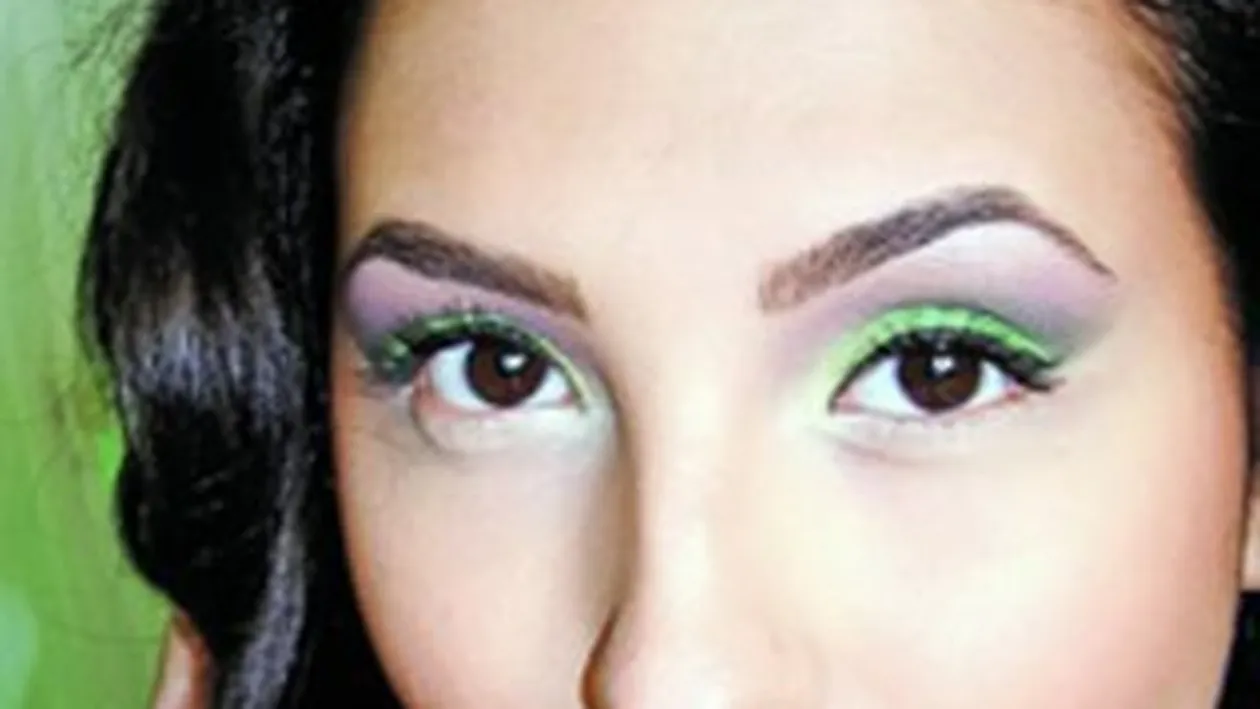 Fondul de ten fluid , doar insotit de pudra