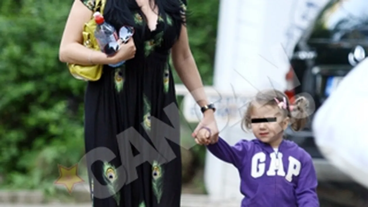 Rocsana Marcu bea limonada pentru a-si potoli greturile de gravida!