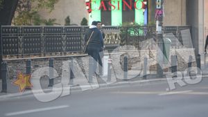 VIDEO Doi bucuresteni ingeniosi au plimbat caloriferul in “lesa” prin centrul Capitalei!